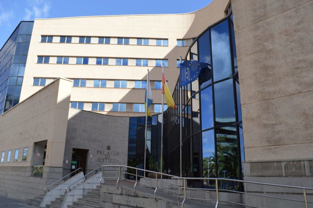 Acuchilla a un hombre por no darle ‘crack’ y golpea a otro en una romería de Tenerife: “Si dices algo, te rajo”