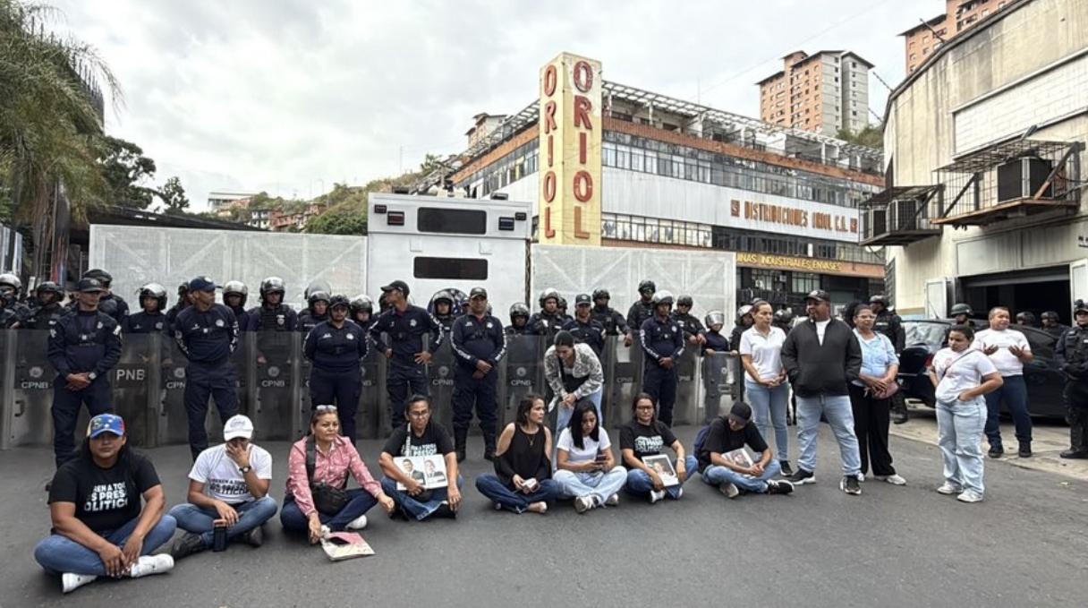 Denuncian falta de información sobre detenidos en El Helicoide tras presuntos traslados