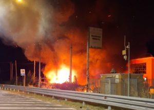 Incendio in ditta materiali edili