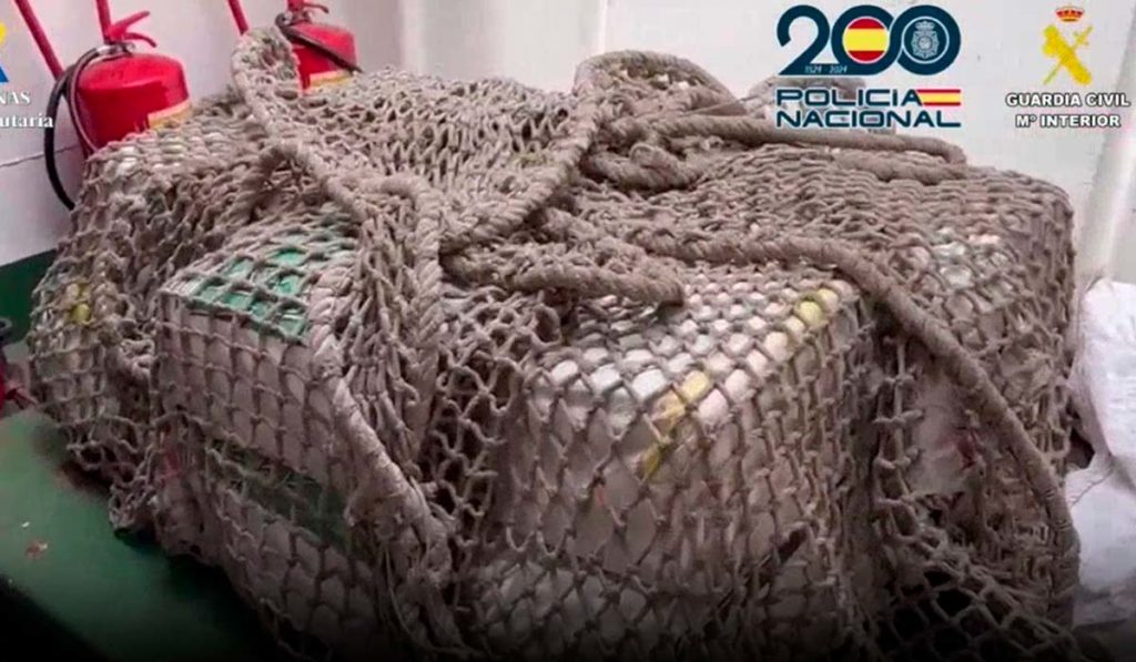 Abordaje de “extrema peligrosidad” al sur de Canarias a un velero con media tonelada de cocaína
