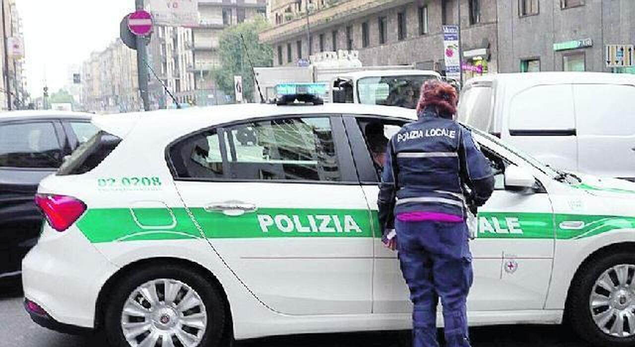 Milano, scaglia un sasso e un coltello contro agente della polizia locale: arrestato 16enne