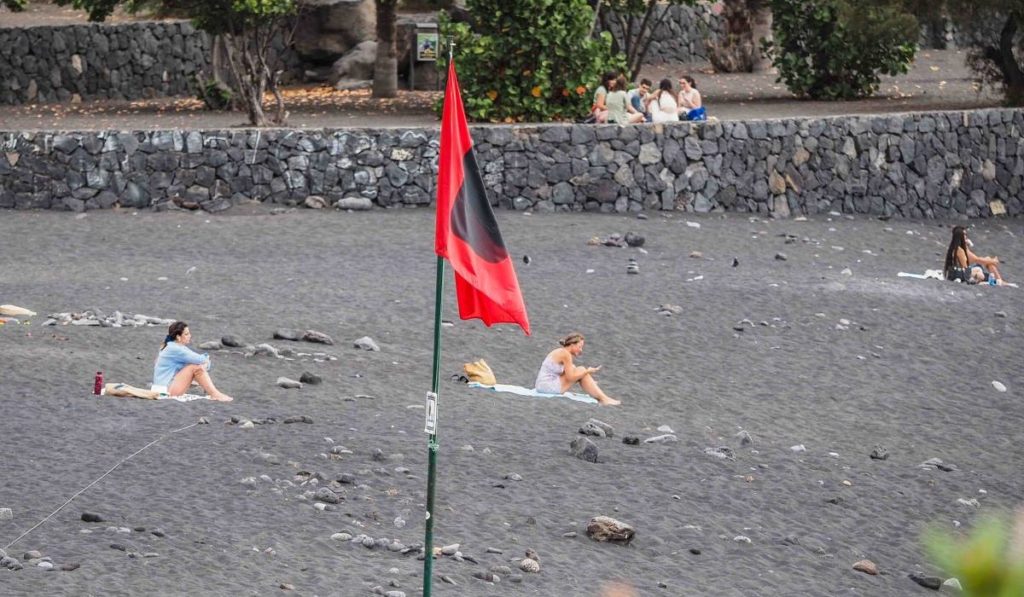 El alcalde de Puerto de la Cruz admite que Salud Pública avisó de la contaminación en Playa Jardín, pero no leyeron el correo