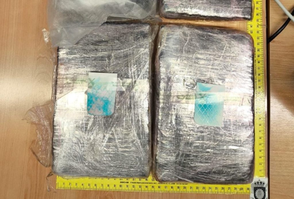 Huye de un control de la Guardia Civil en Tenerife y descubren 4,5 kilos de cocaína en su vehículo