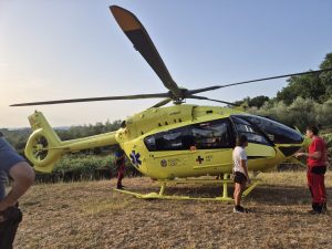 Cade dalla moto, grave una 16enne